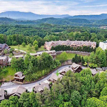 2 Miles From Dollywood Family Resort With Seasonal Outdoor Swimming Pool, Year Around Heated Indoor Swimming Pool, Townhome Style Cabin, Private Hot Tub, Arcade, Tv, Wifi, Kitchen With Refrigerator, Washer And Dryer Pigeon Forge Exterior foto